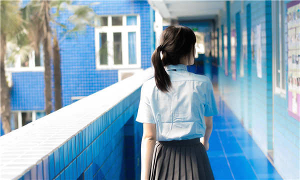 东兴如何找到一个可以帮助我生孩子的女人？